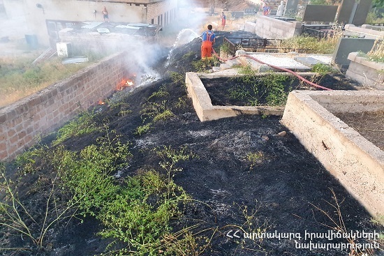 Հրդեհ՝ Նարեկ գյուղի գերեզմանատան մոտակայքում, այրվում է խոտածածկ տարածք - Analitik.am